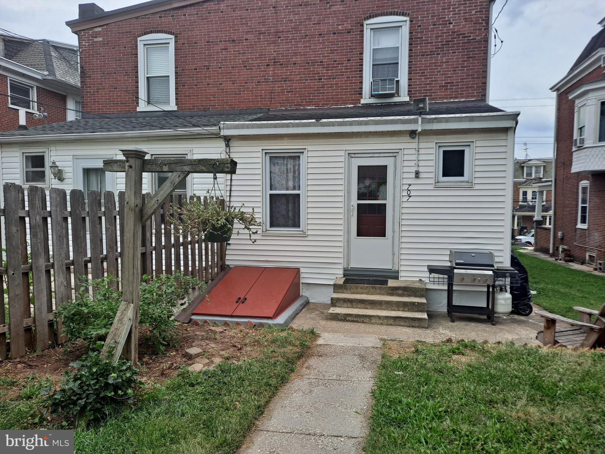 707 STANBRIDGE STREET