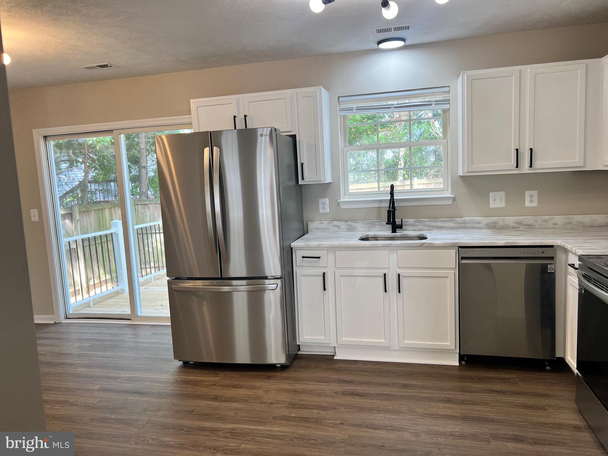 LAUREL GLEN - Residential Lease