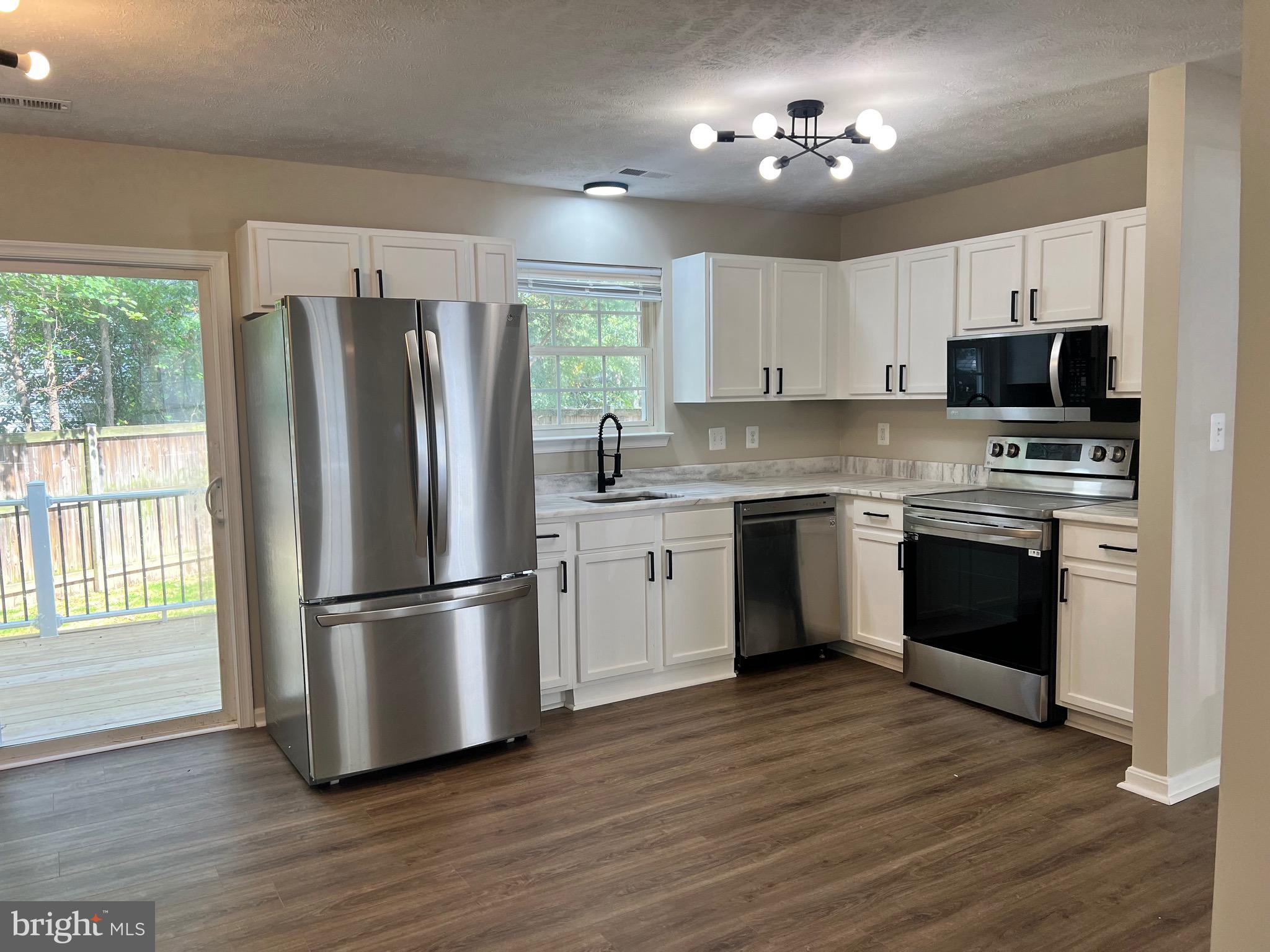 LAUREL GLEN - Residential Lease