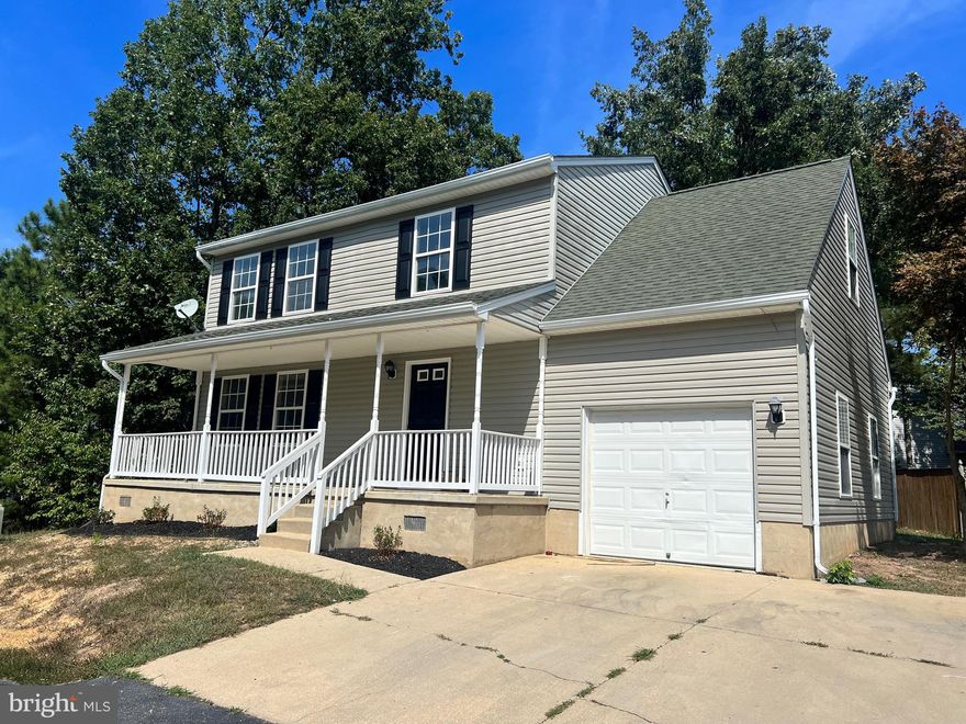 Completely remodeled 4 bed, 3.5 bath with new appliances and new HVAC. LVP flours through out, fenced back yard and nice deck to enjoy.  Stainless steel appliances, only 10 min from Pax River Base. 6 month lease is possible
