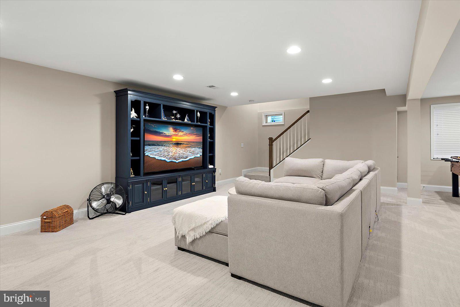 GOVERNORS - Residential