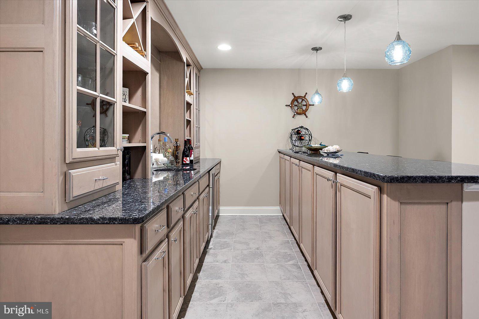 GOVERNORS - Residential