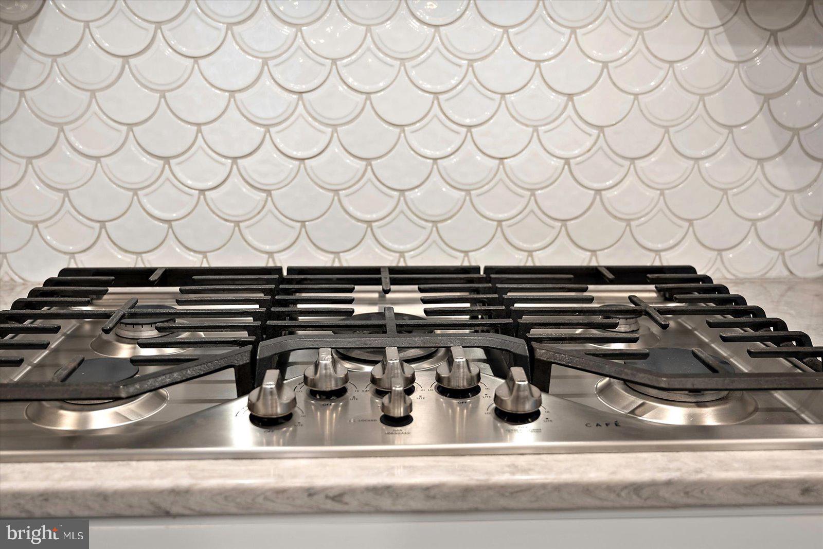 GOVERNORS - Residential