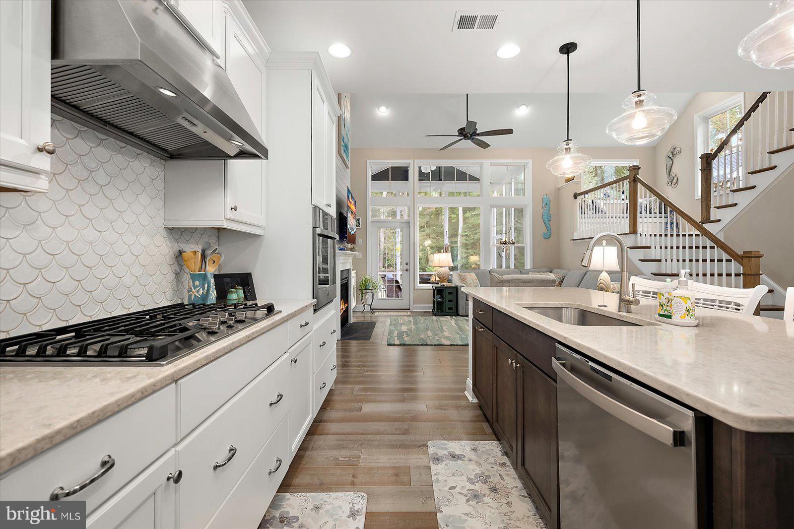 GOVERNORS - Residential