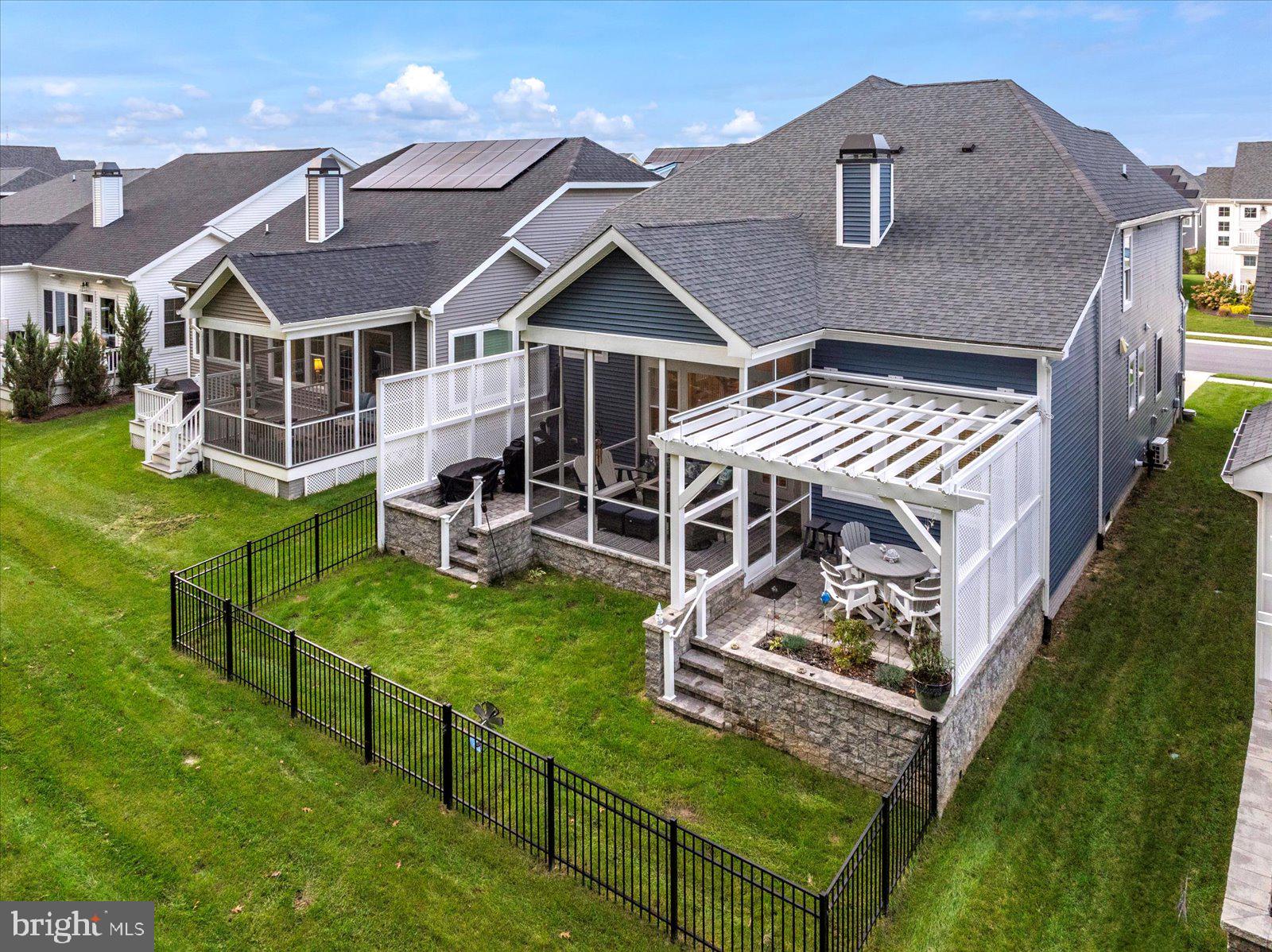 GOVERNORS - Residential