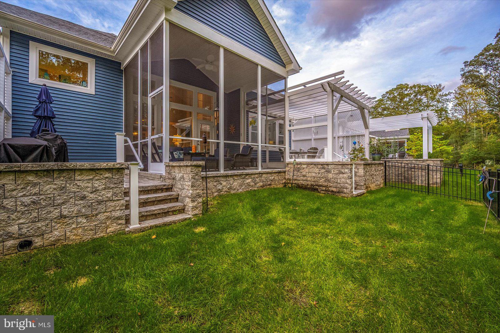 GOVERNORS - Residential