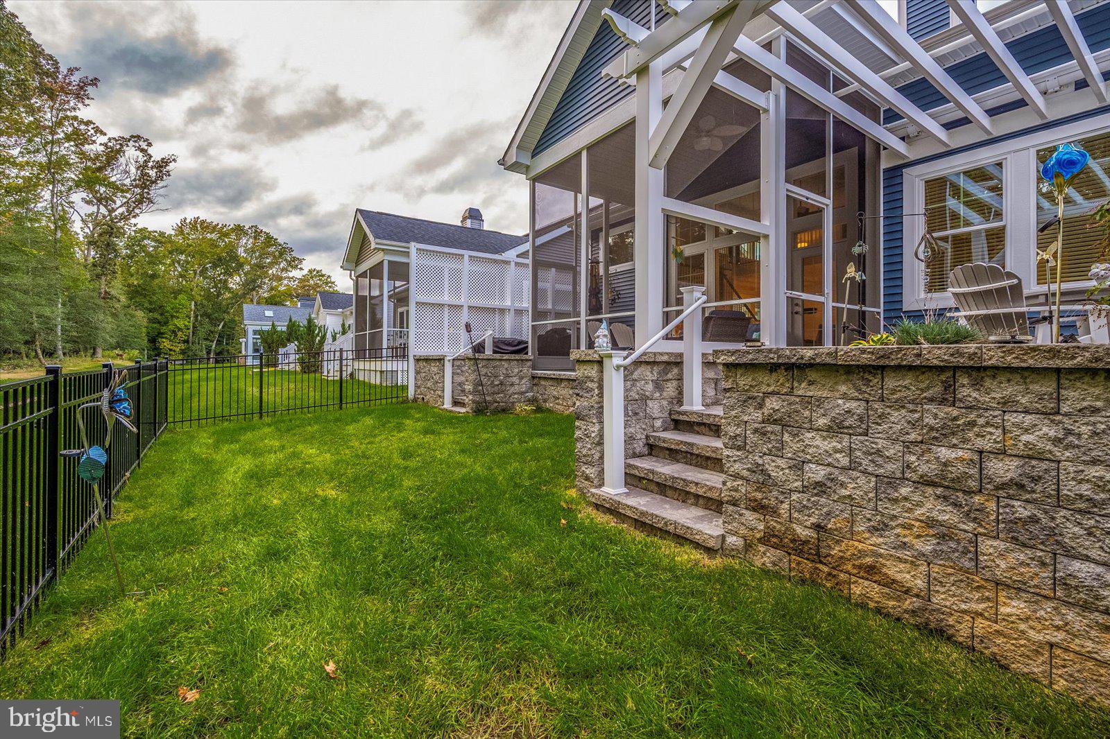 GOVERNORS - Residential