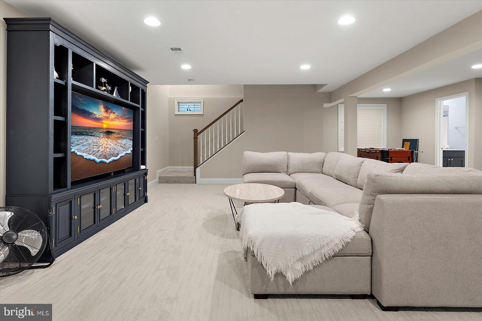 GOVERNORS - Residential