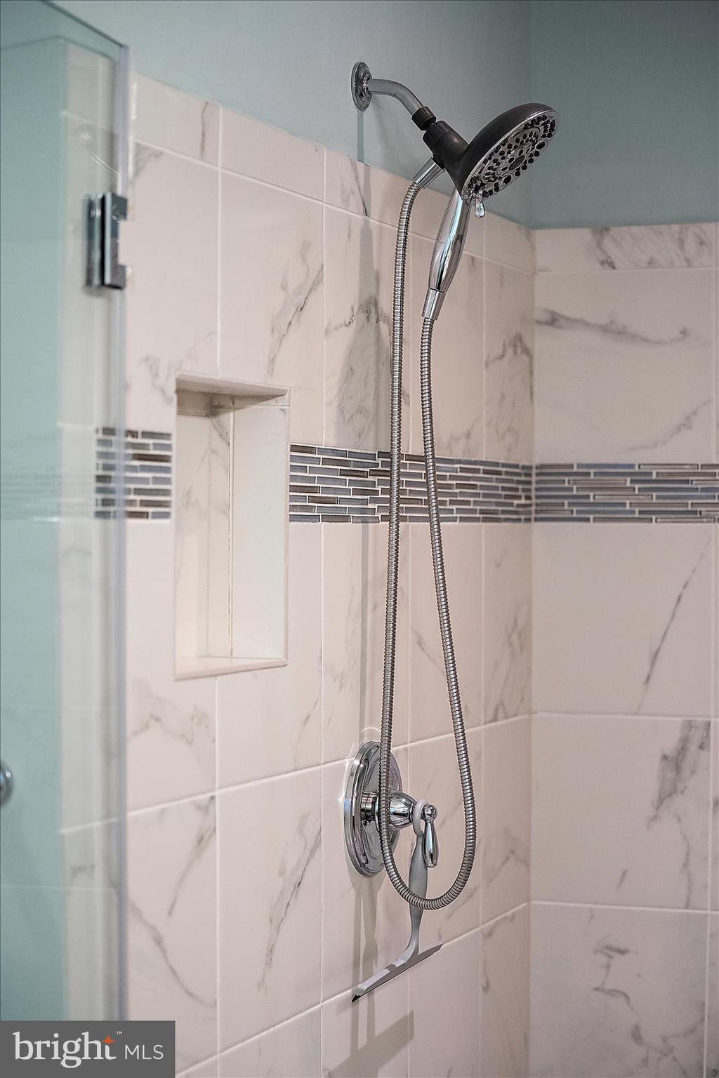 GOVERNORS - Residential