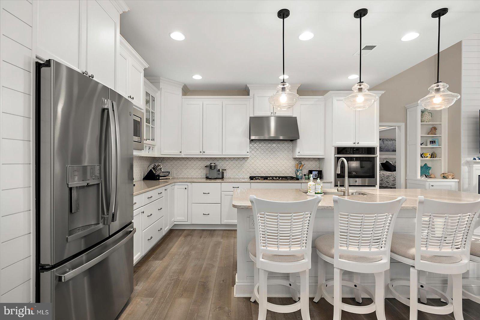 GOVERNORS - Residential