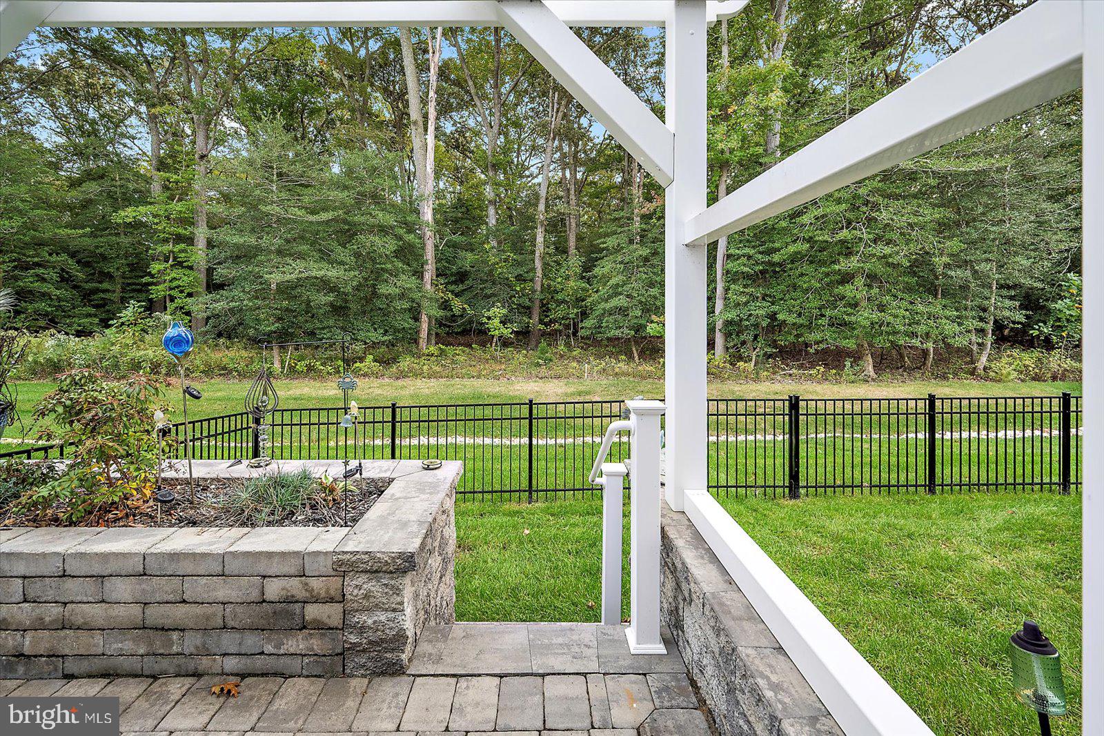 GOVERNORS - Residential