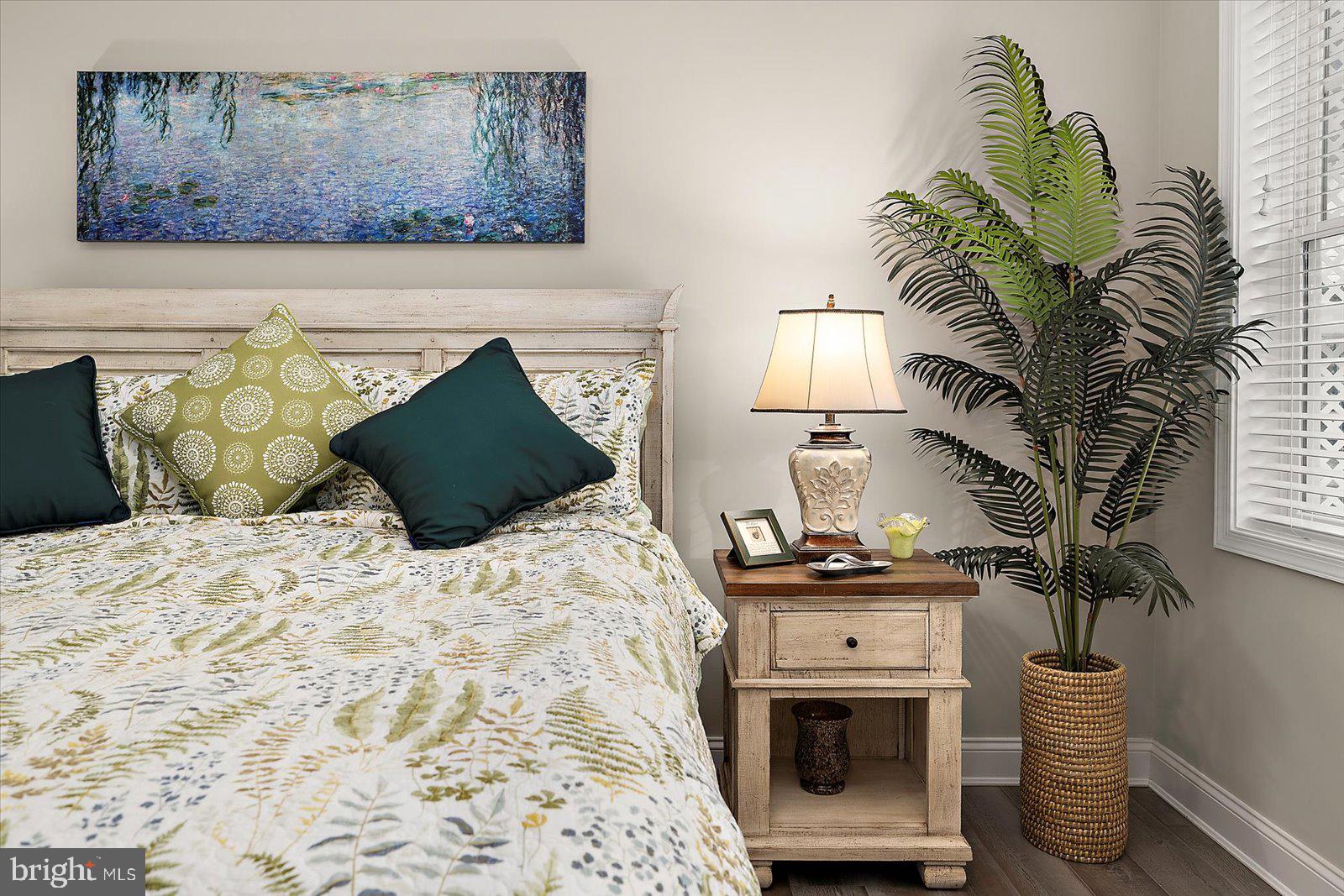 GOVERNORS - Residential