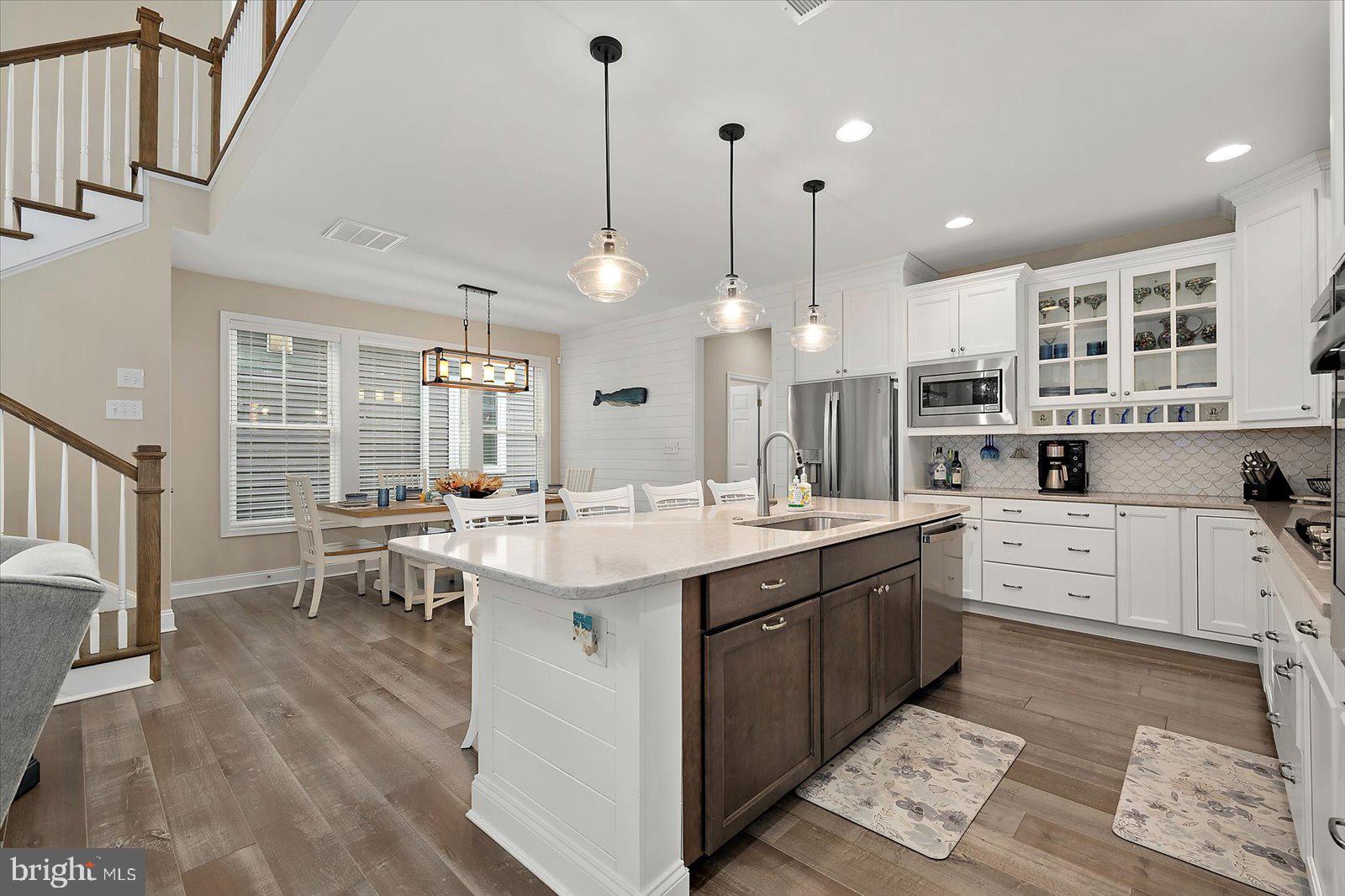 GOVERNORS - Residential