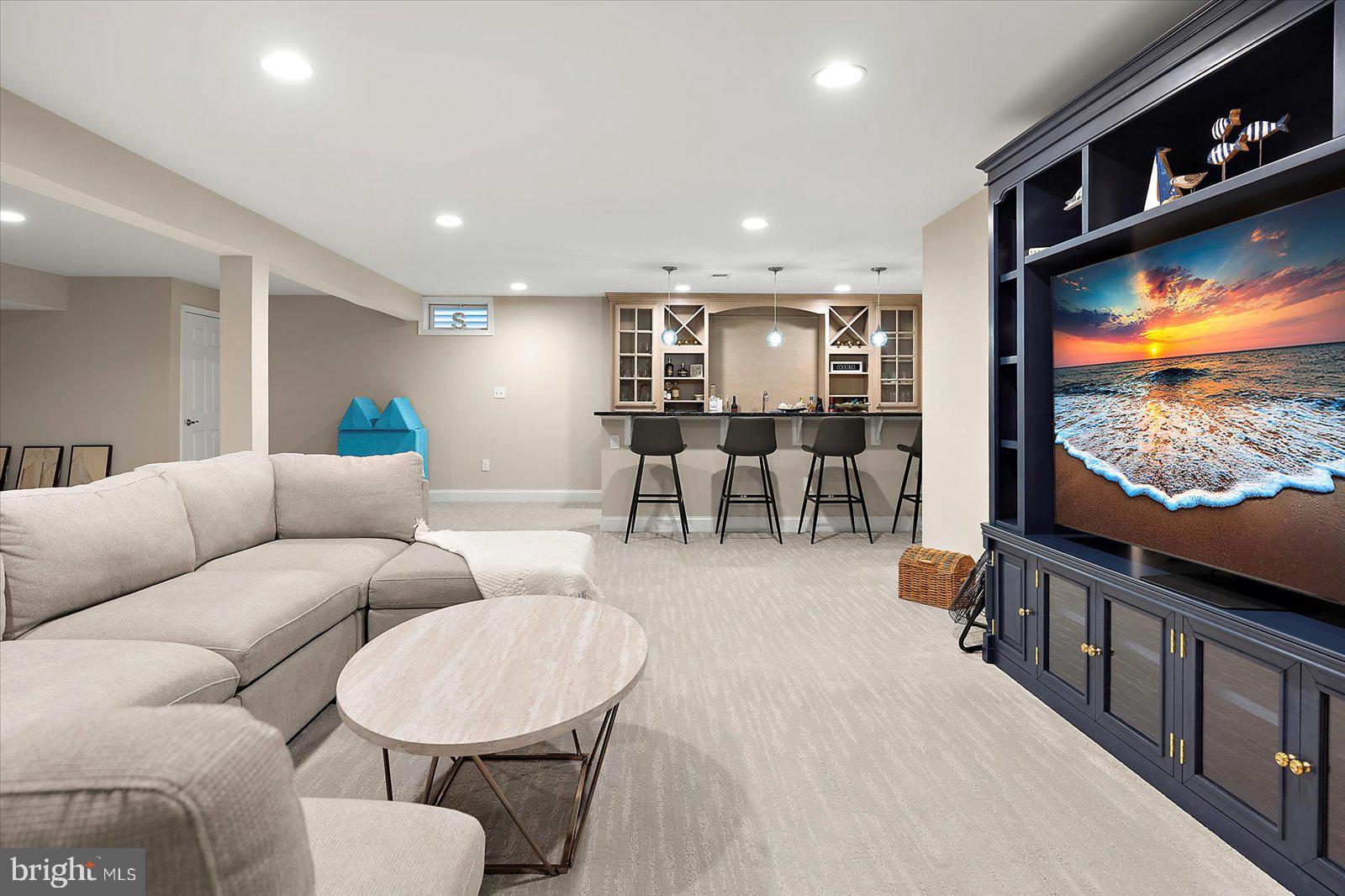 GOVERNORS - Residential