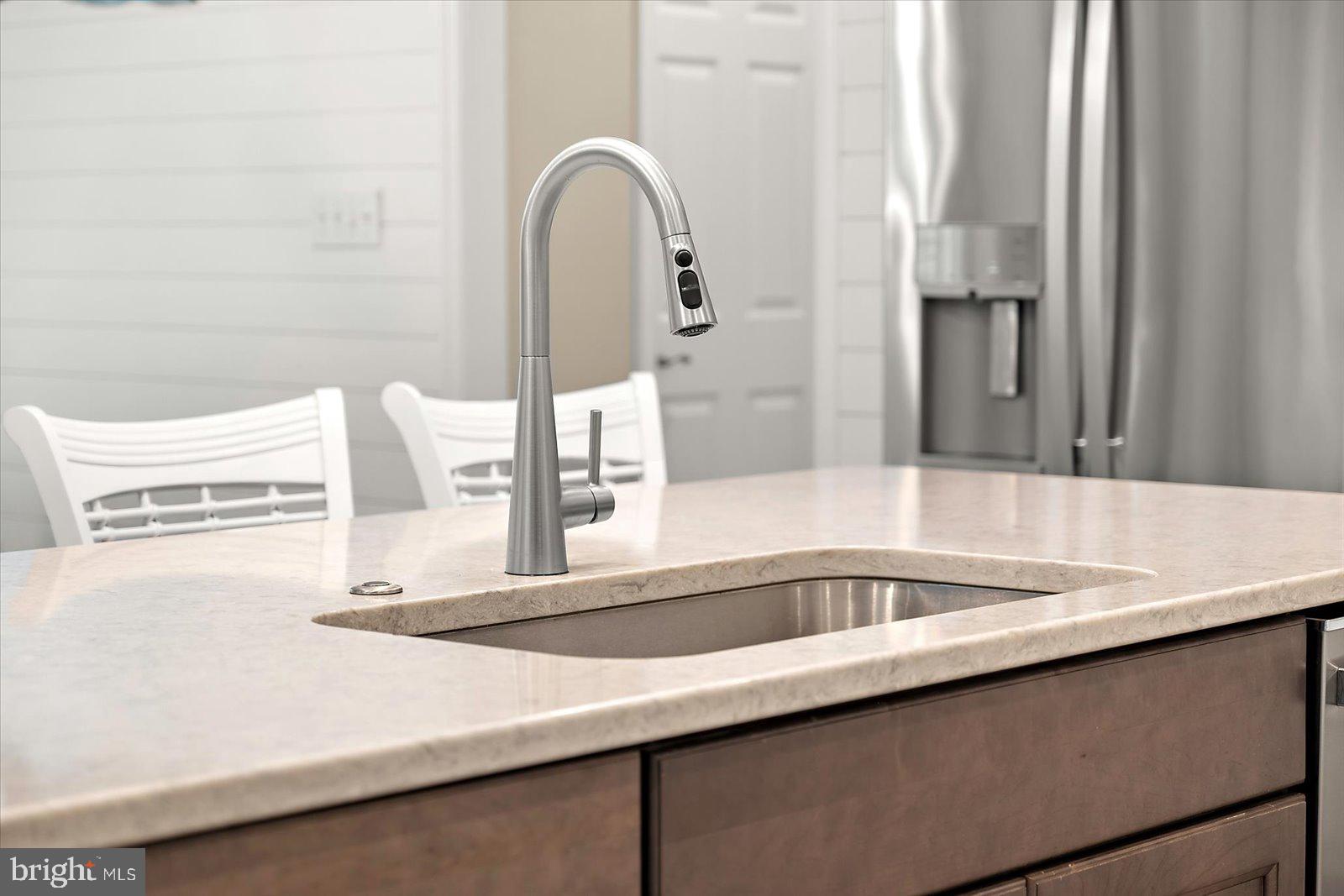 GOVERNORS - Residential