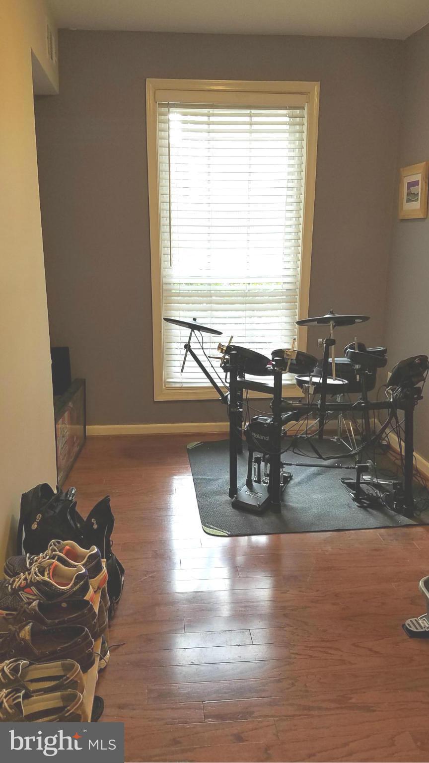 THE OAKTON - Residential Lease