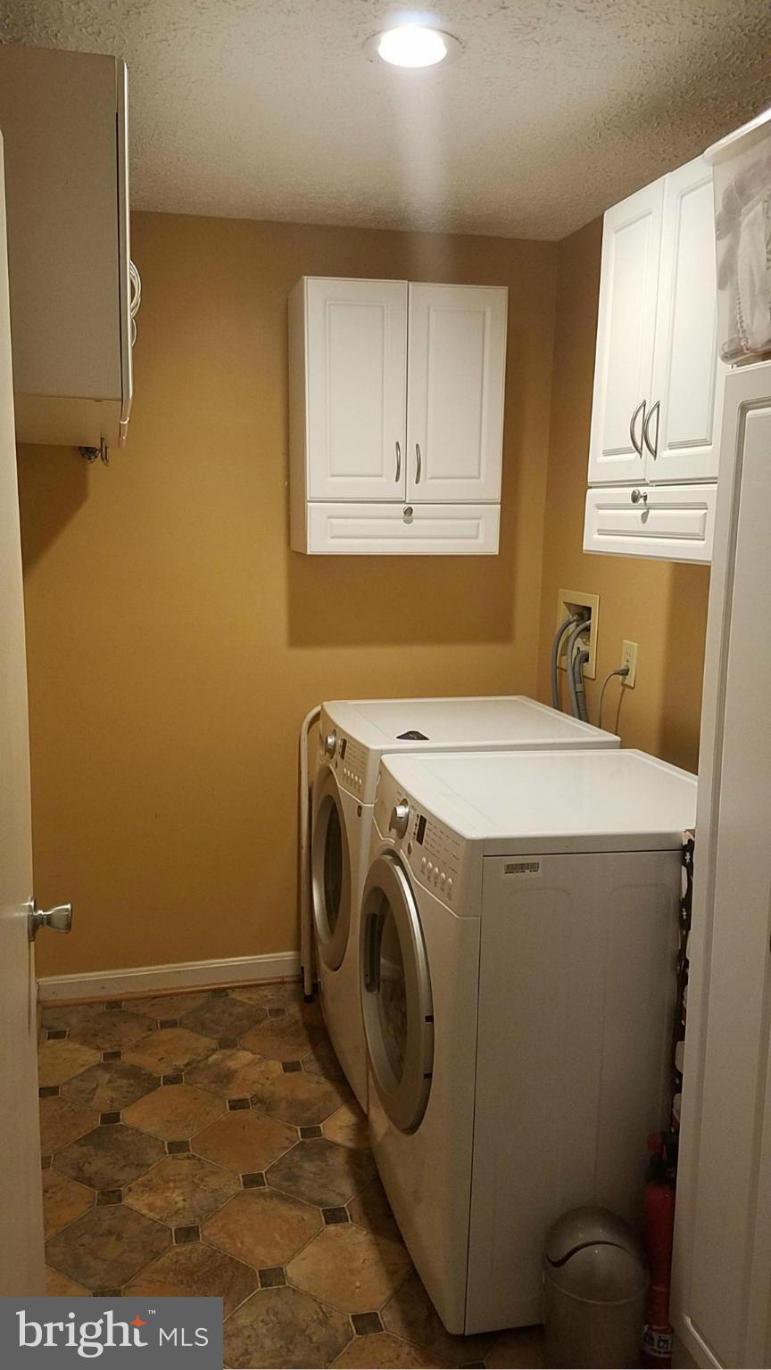 THE OAKTON - Residential Lease