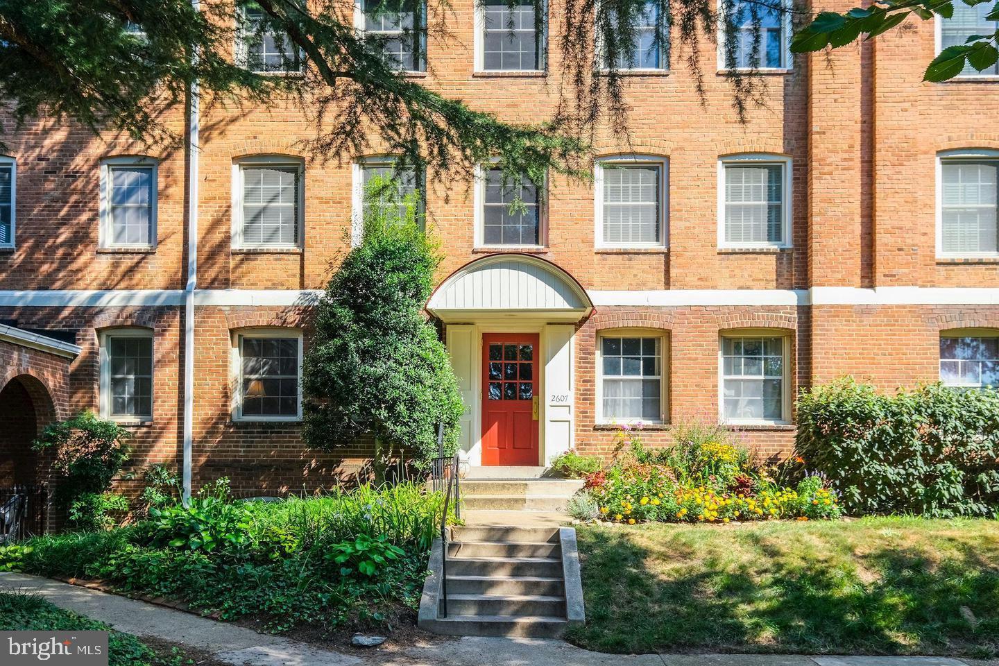 CAMBRIDGE COURTS - Residential Lease