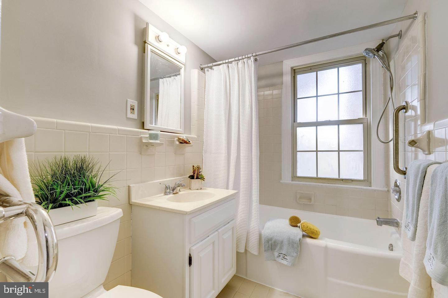 CAMBRIDGE COURTS - Residential Lease