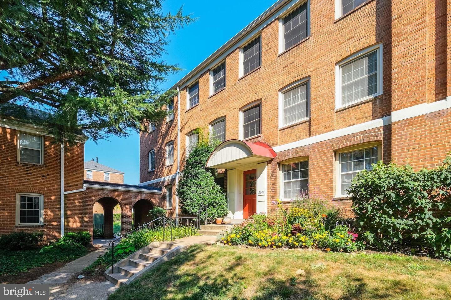 CAMBRIDGE COURTS - Residential Lease