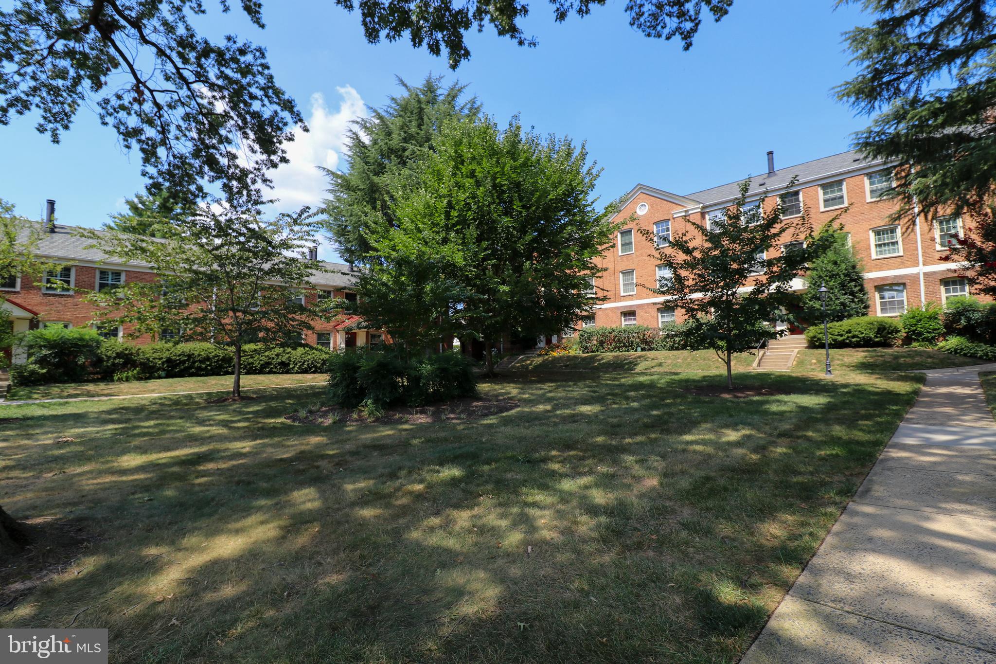 CAMBRIDGE COURTS - Residential Lease