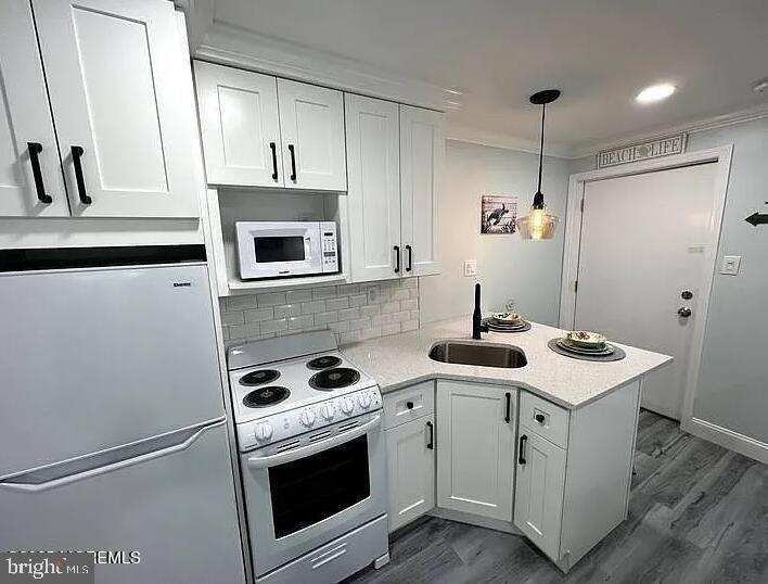 225 E WILDWOOD AVENUE 323