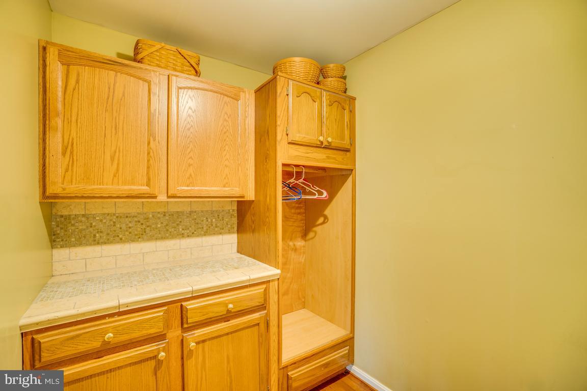 LEE'S HILL COLECHESTER VILLAGE - Residential