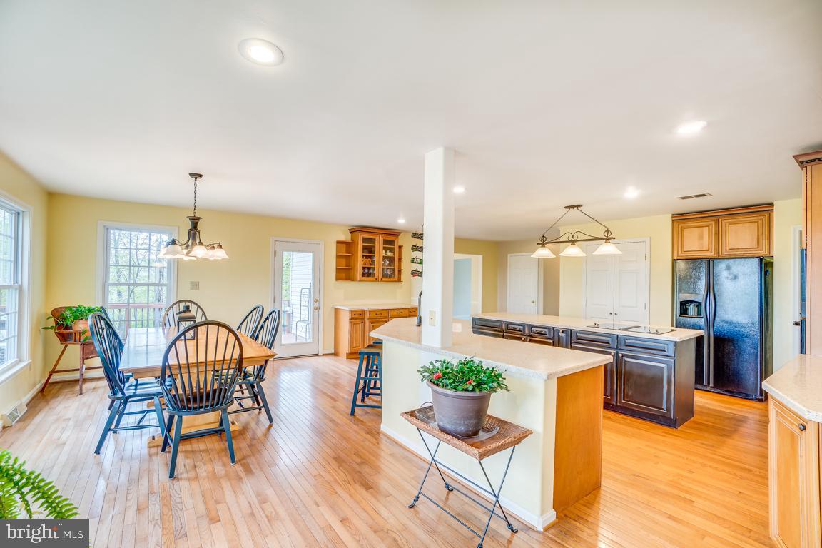 LEE'S HILL COLECHESTER VILLAGE - Residential