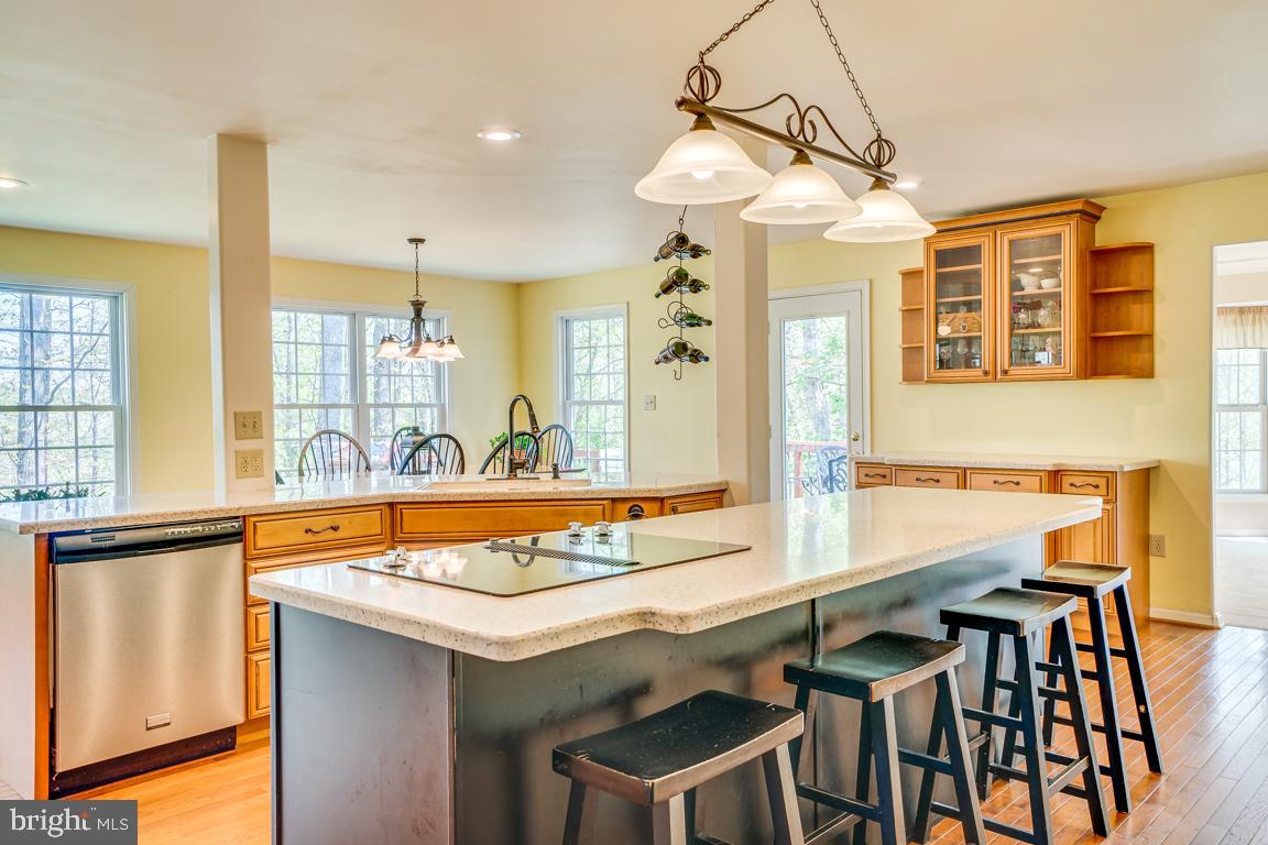 LEE'S HILL COLECHESTER VILLAGE - Residential