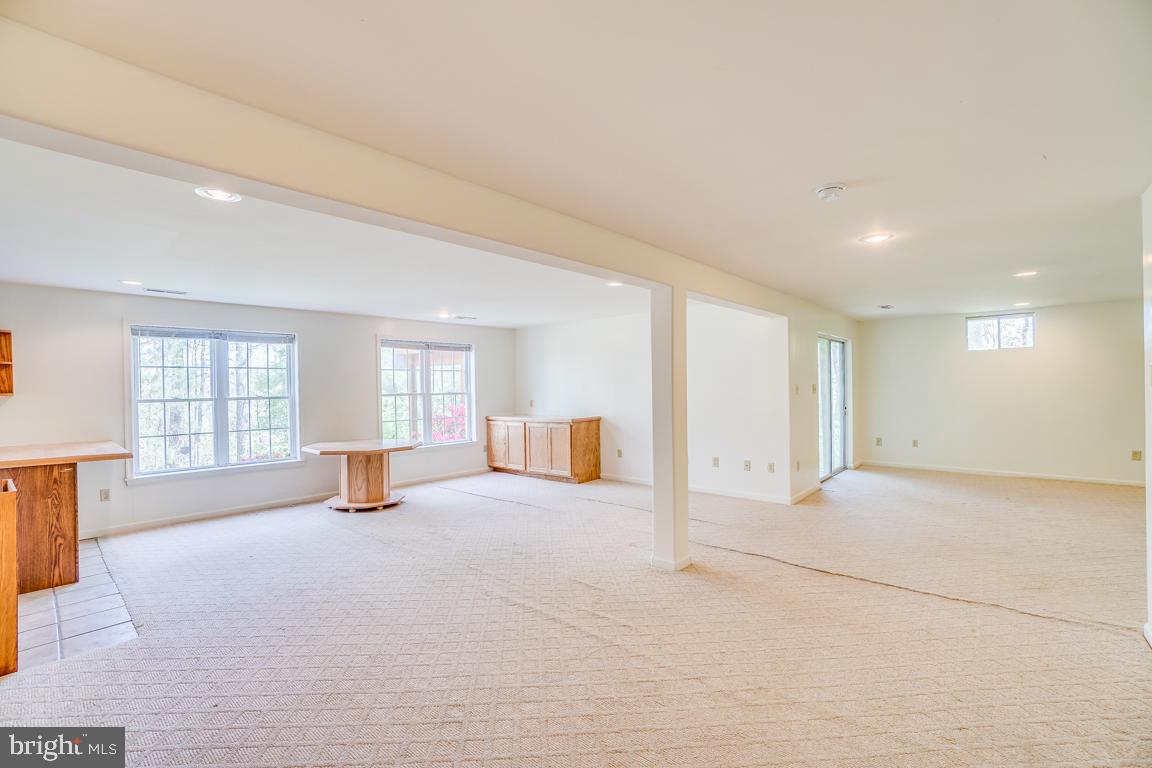 LEE'S HILL COLECHESTER VILLAGE - Residential