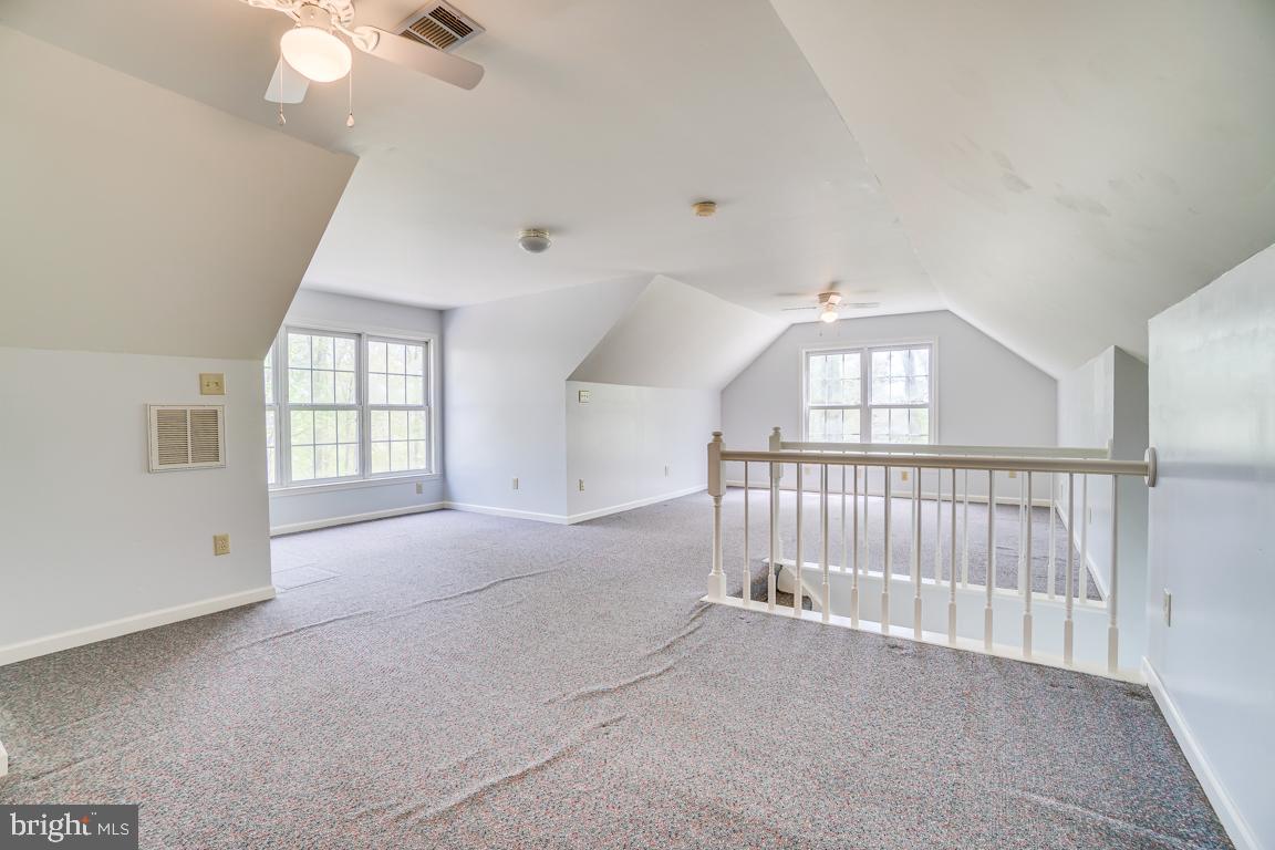 LEE'S HILL COLECHESTER VILLAGE - Residential