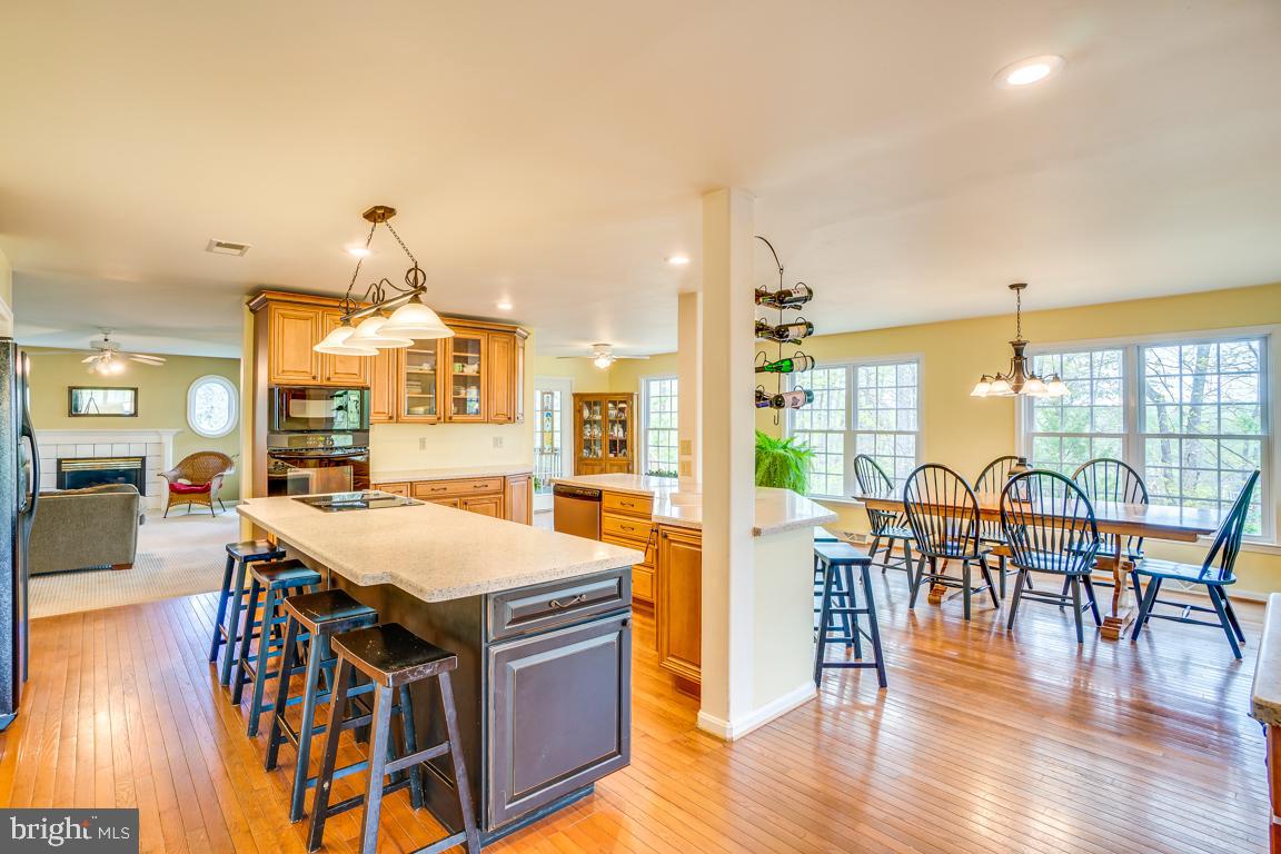 LEE'S HILL COLECHESTER VILLAGE - Residential