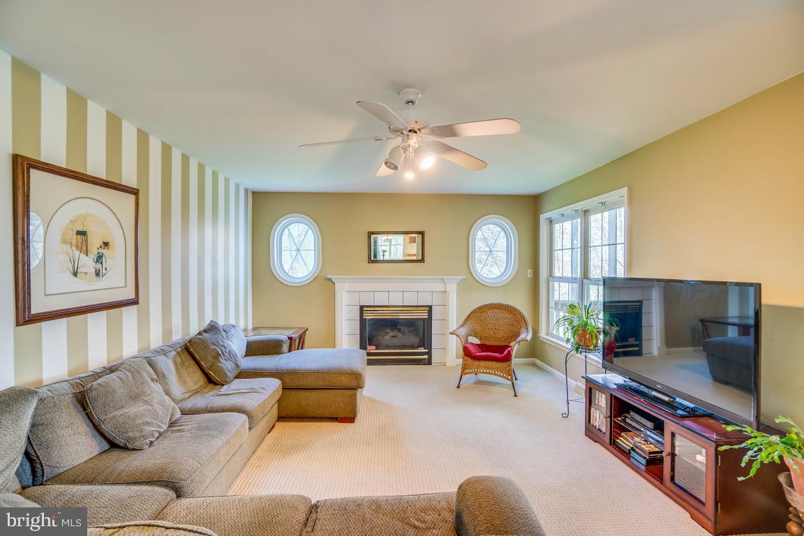 LEE'S HILL COLECHESTER VILLAGE - Residential