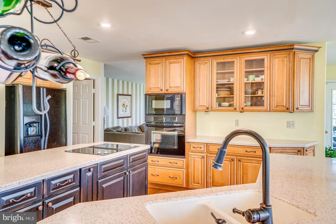 LEE'S HILL COLECHESTER VILLAGE - Residential