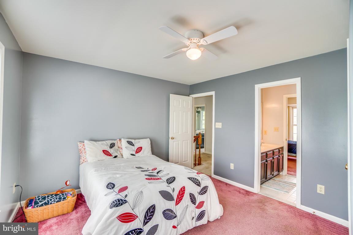 LEE'S HILL COLECHESTER VILLAGE - Residential