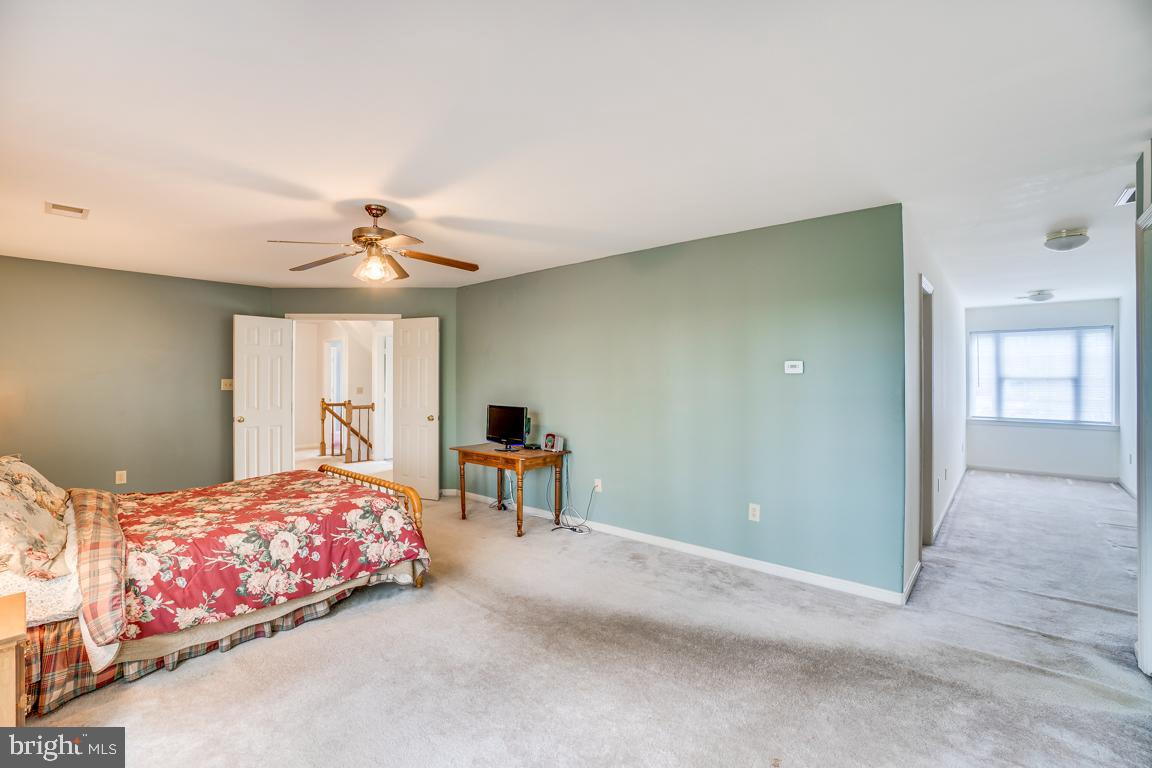 LEE'S HILL COLECHESTER VILLAGE - Residential