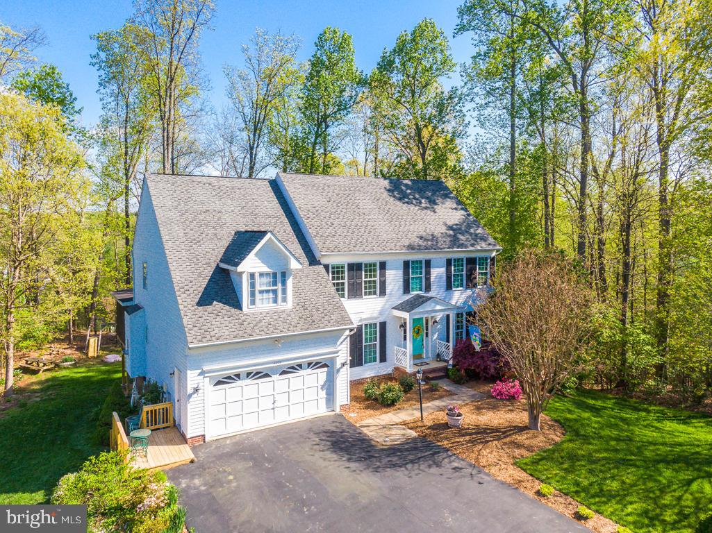 LEE'S HILL COLECHESTER VILLAGE - Residential