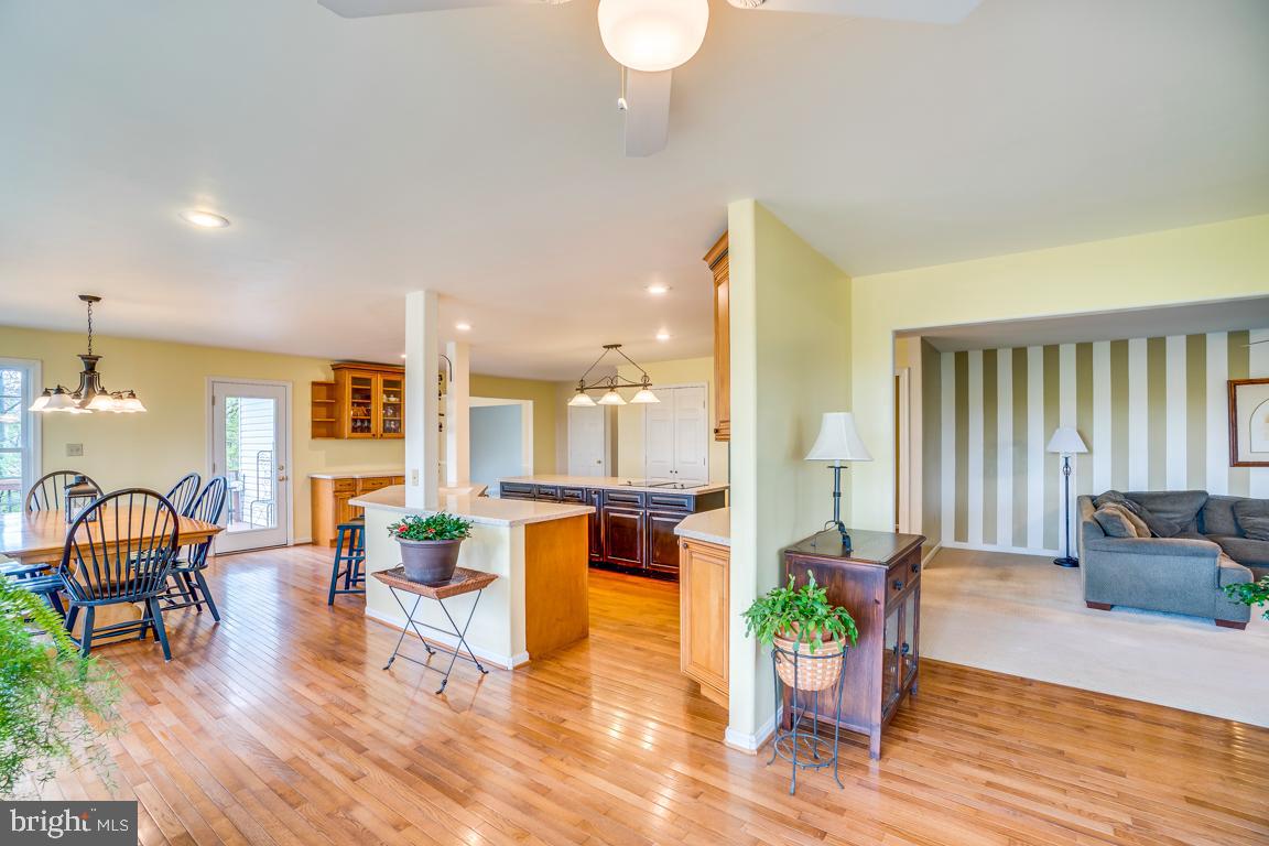 LEE'S HILL COLECHESTER VILLAGE - Residential