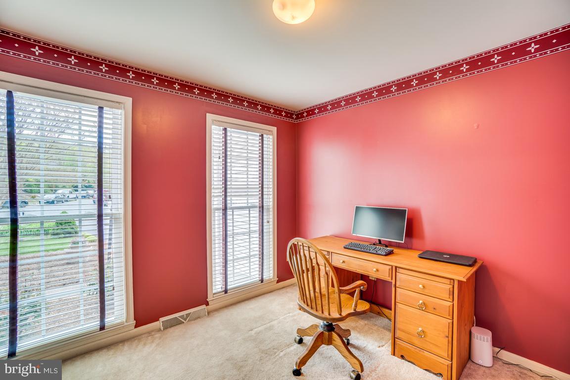 LEE'S HILL COLECHESTER VILLAGE - Residential