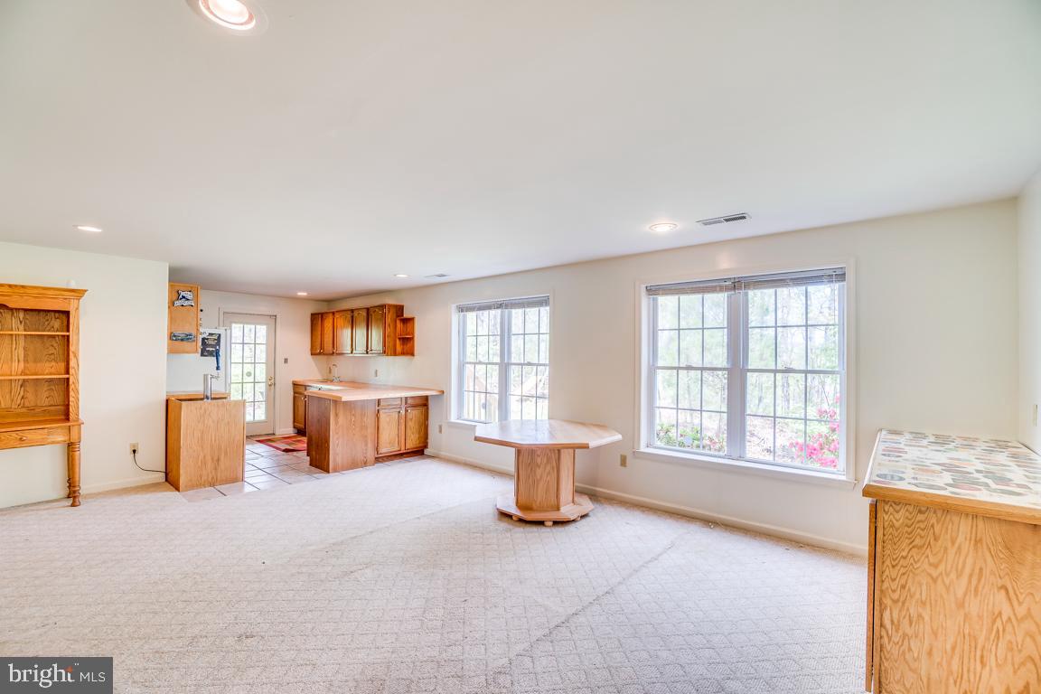 LEE'S HILL COLECHESTER VILLAGE - Residential