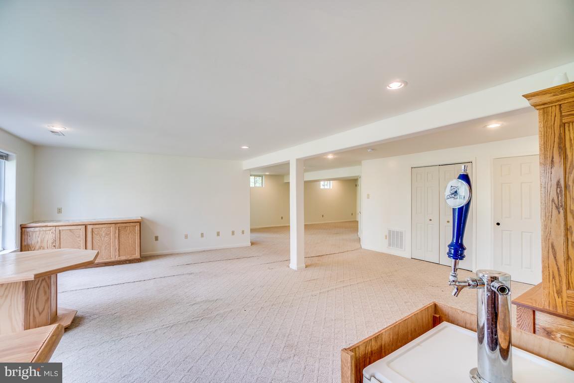 LEE'S HILL COLECHESTER VILLAGE - Residential