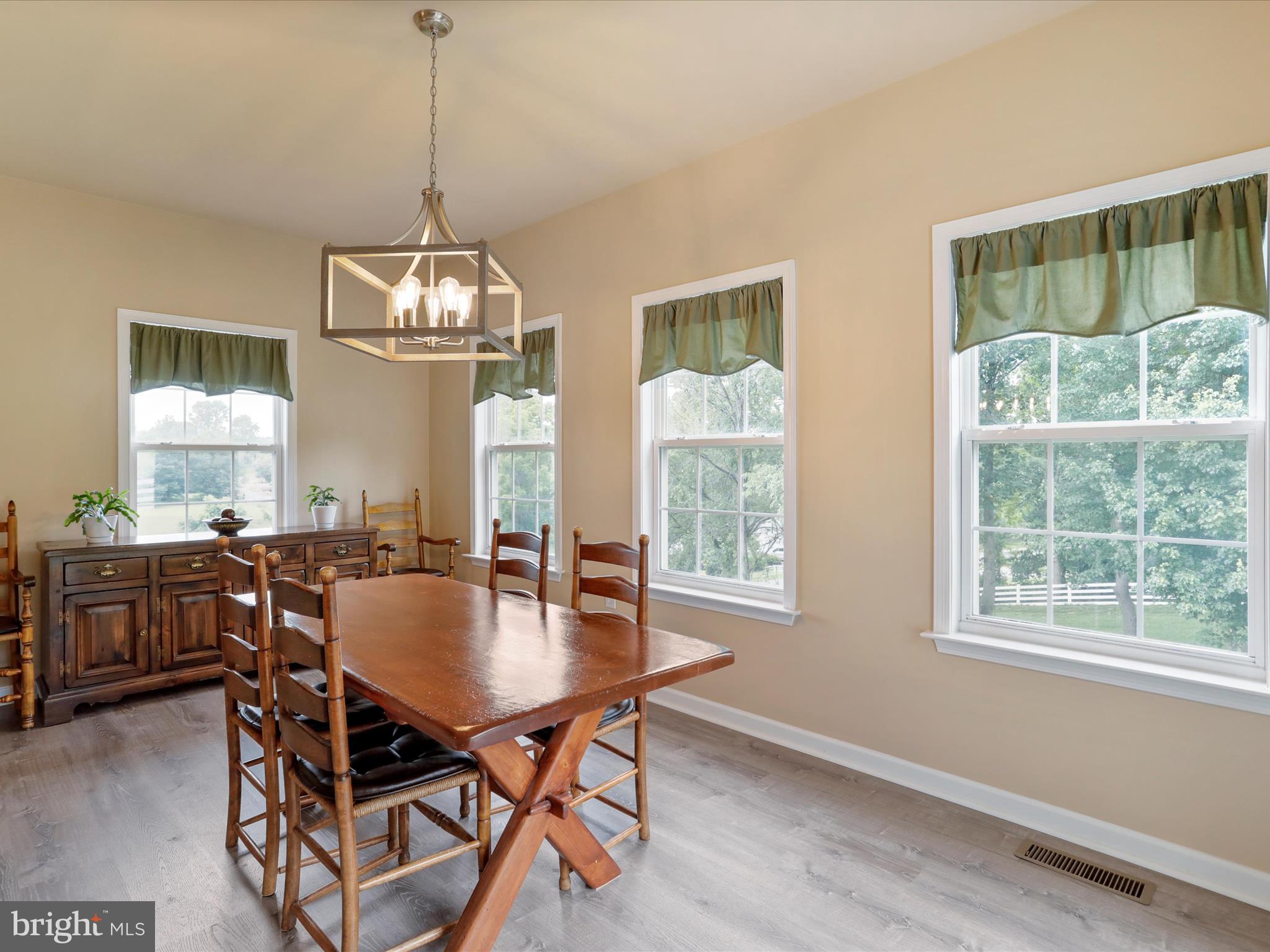 AMBER KNOLLS - Residential