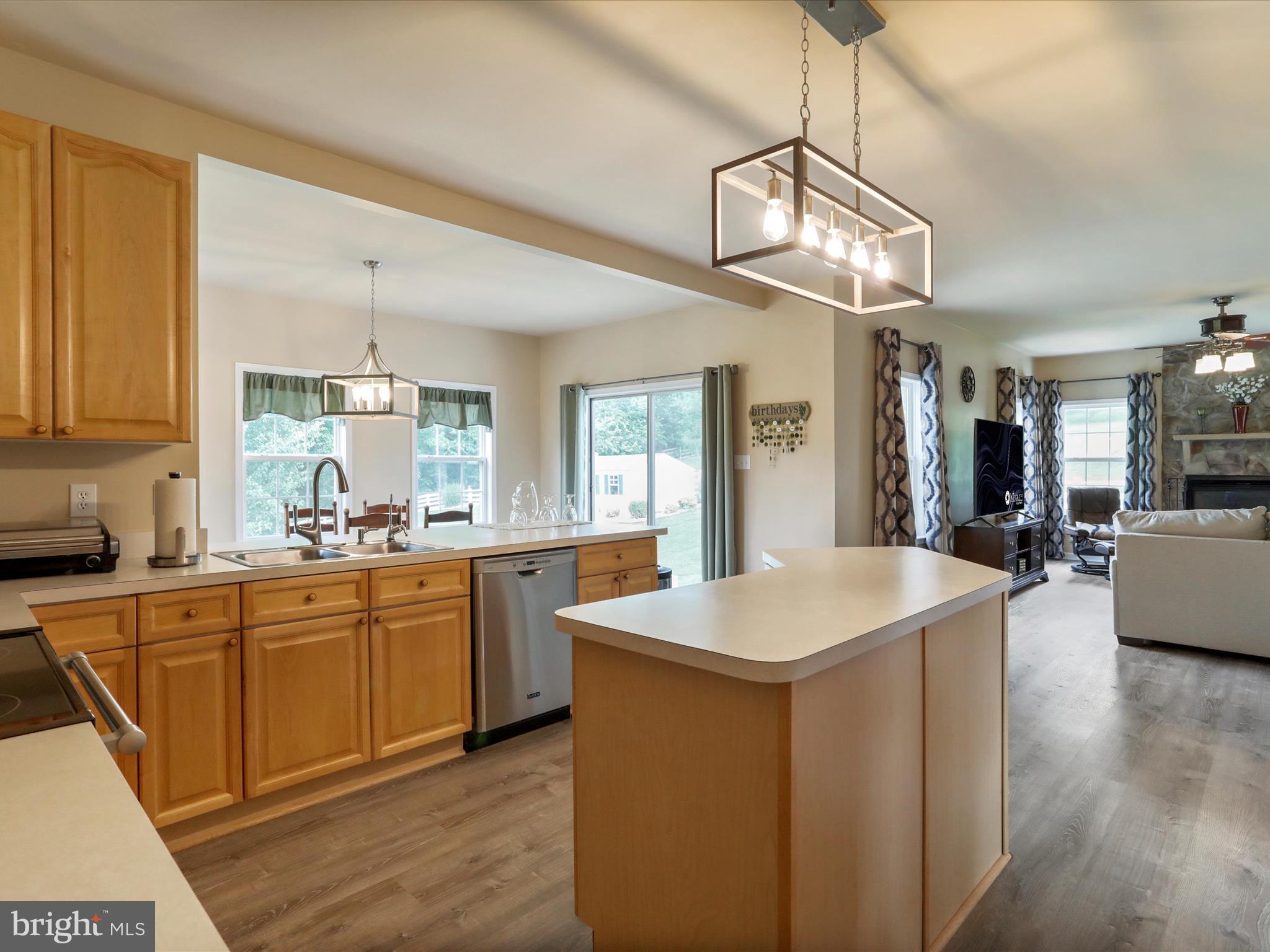 AMBER KNOLLS - Residential