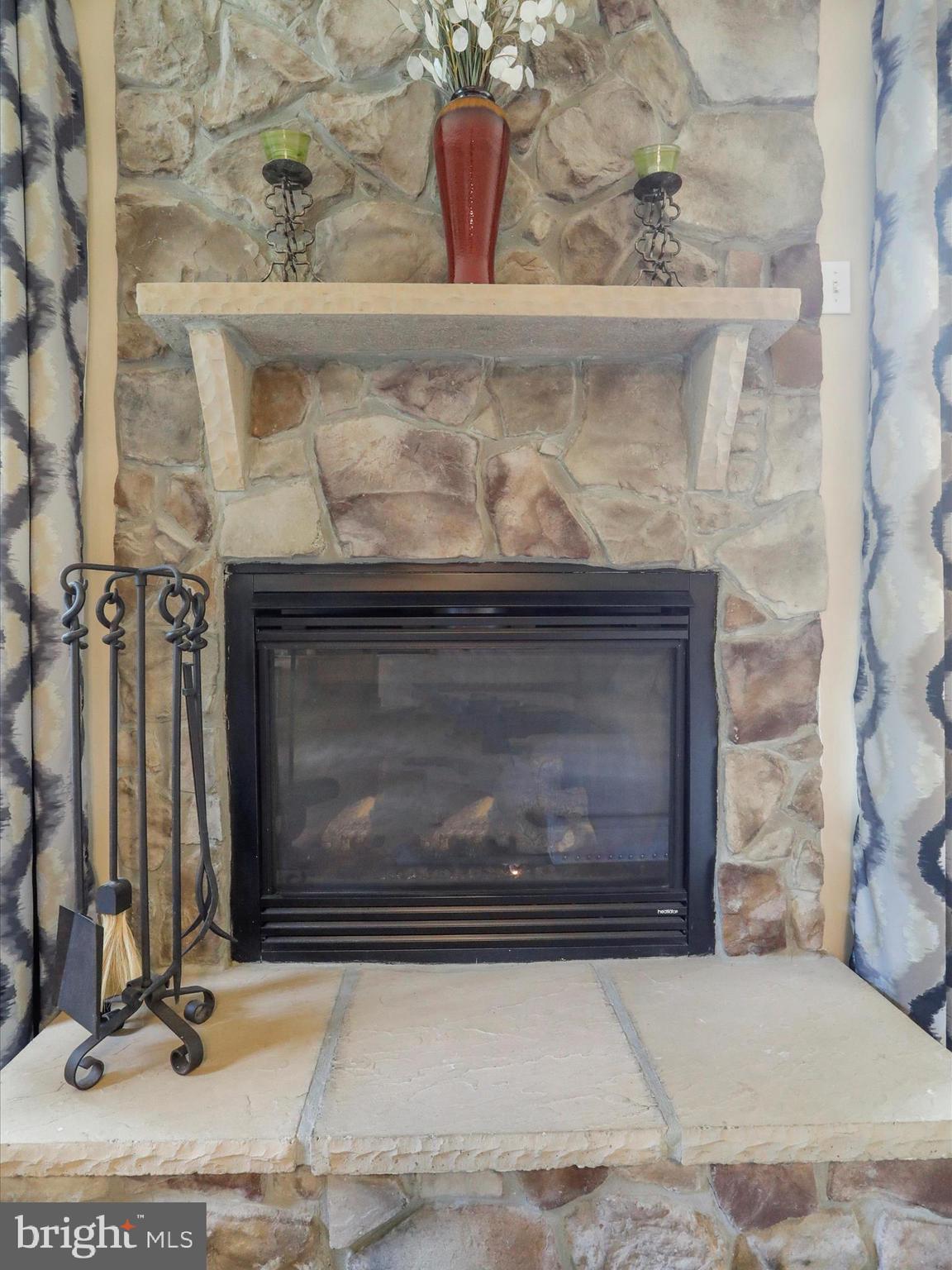 AMBER KNOLLS - Residential