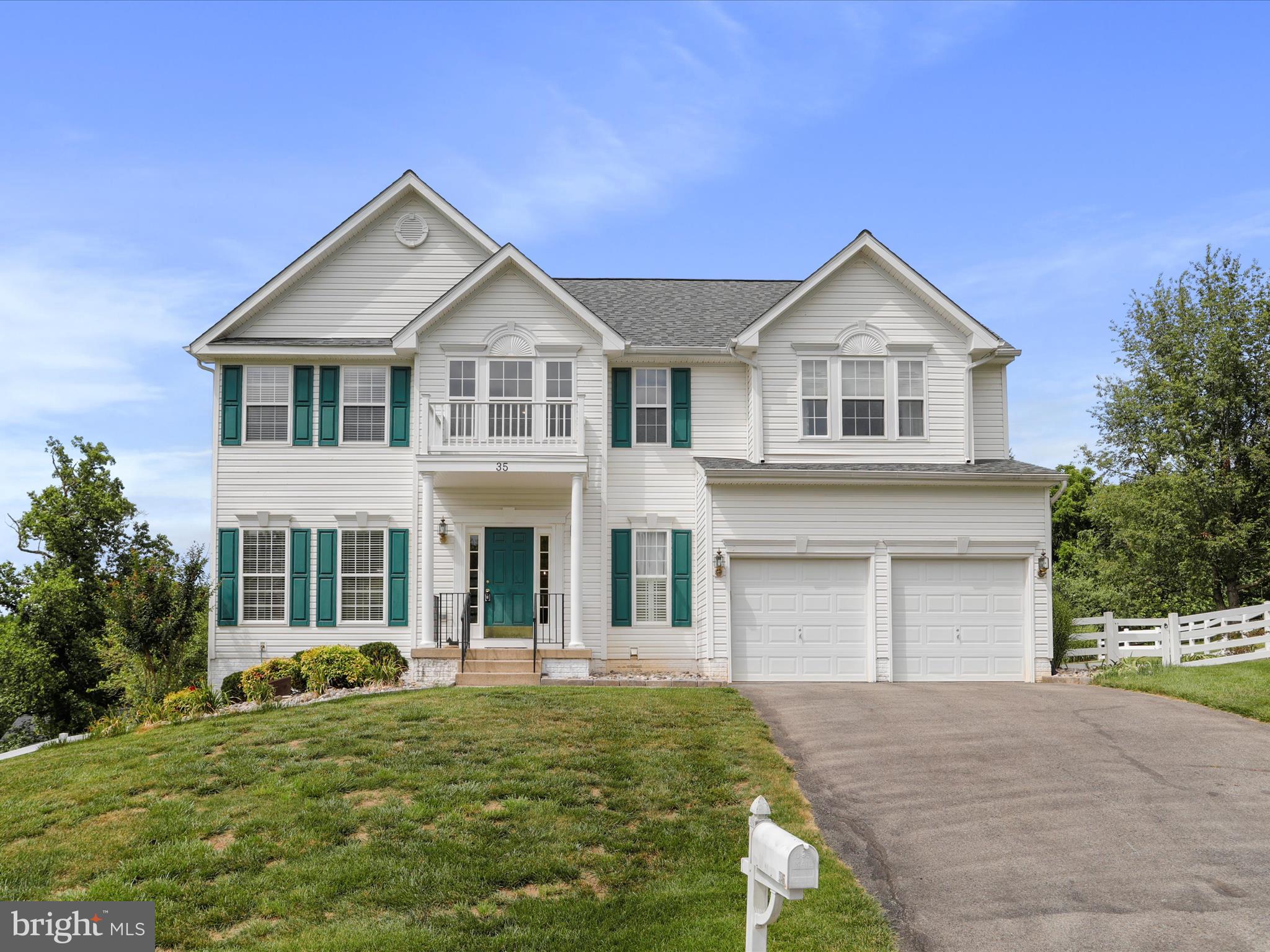 AMBER KNOLLS - Residential