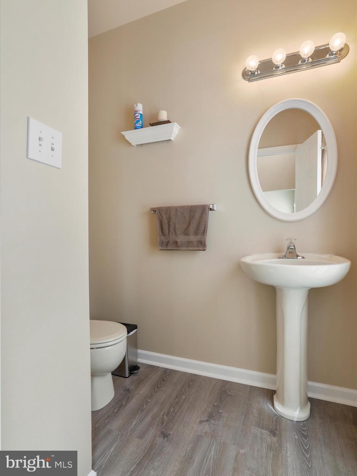 AMBER KNOLLS - Residential