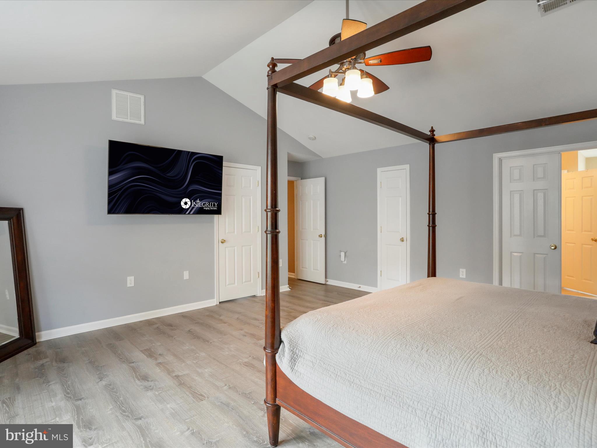 AMBER KNOLLS - Residential