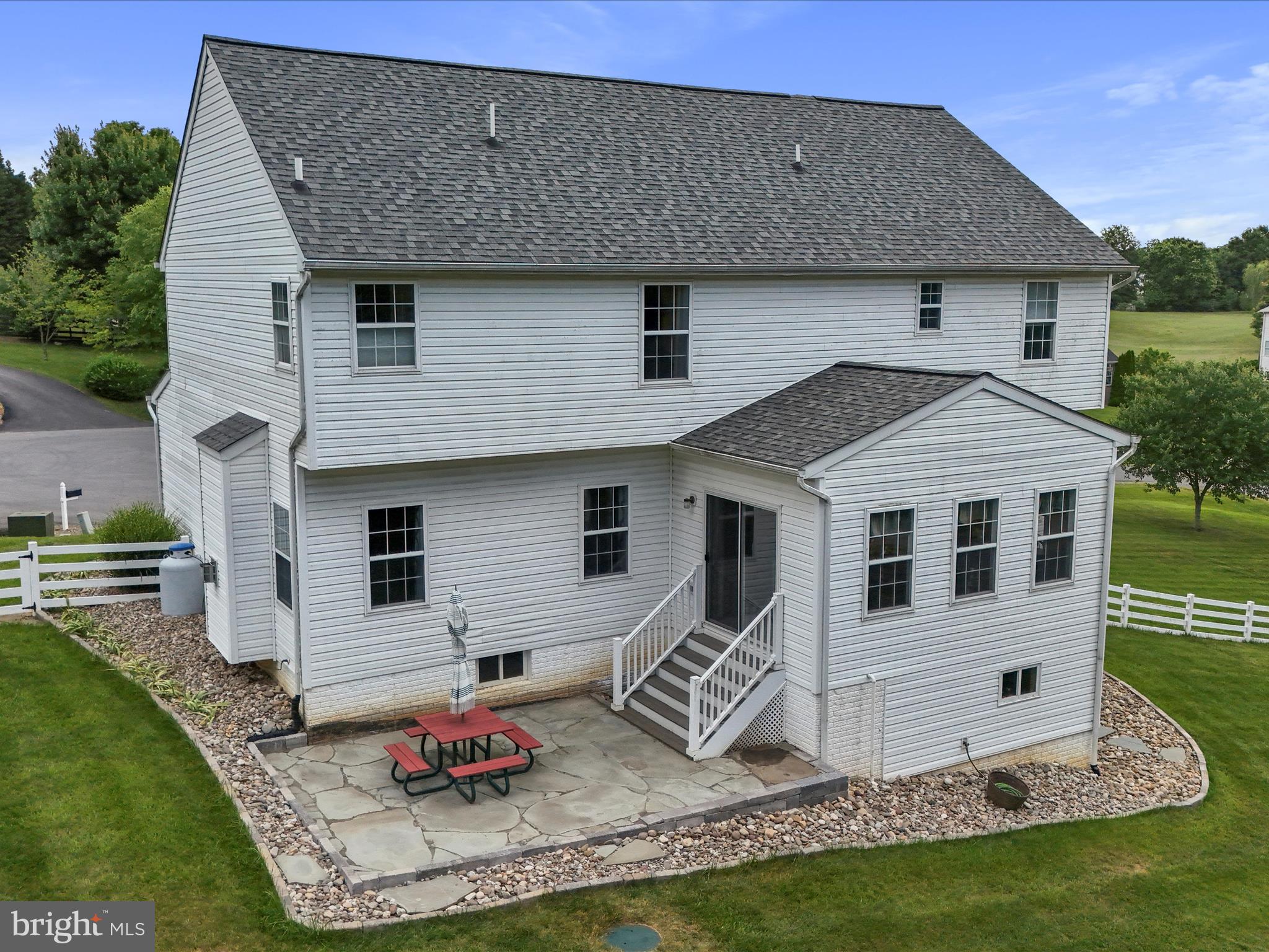 AMBER KNOLLS - Residential