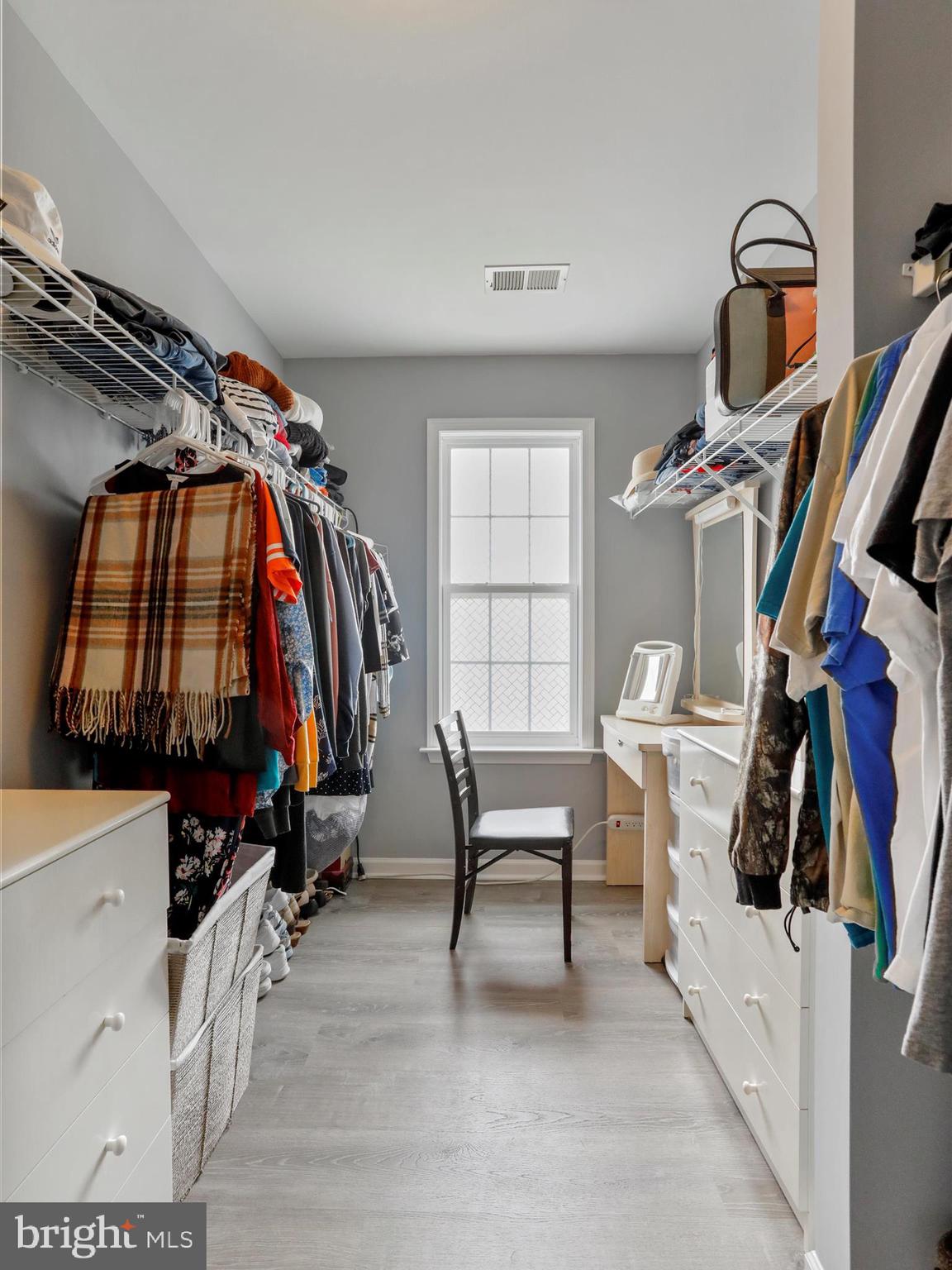 AMBER KNOLLS - Residential