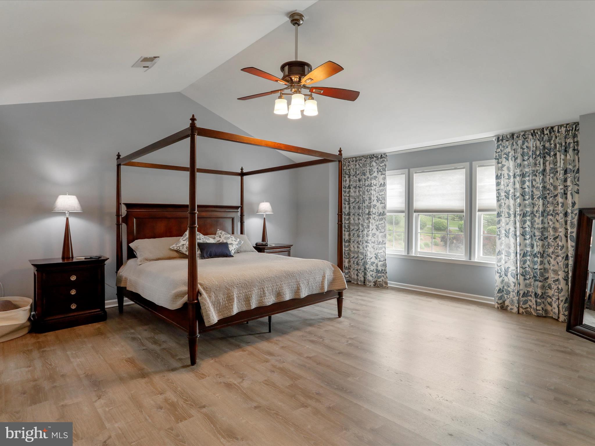 AMBER KNOLLS - Residential